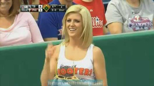 Cô gái xinh đẹp hành động ngớ ngẩn hút 6 triệu lượt xem