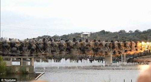 Gài thuốc nổ đánh sập cầu trong 1 giây như phim