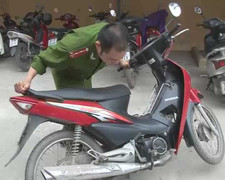 Vừa ra tù, táo tợn cầm dao đi cướp xe ôm