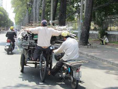 Xe ba bánh thô sơ: Cấm cứ cấm, chạy cứ chạy