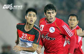 Trung vệ Việt kiều thoát lệnh loại bỏ trước giờ bay