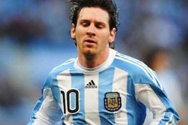 Messi khóc lóc, 'phủi' trách nhiệm