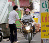 Quán xá Hà Nội: Từ vẫy, vồ đến 'đạp' khách