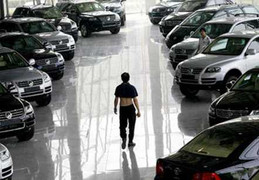 Hạ thuế, giảm giá 100 triệu ôtô vẫn ế