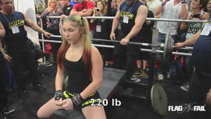 Bé gái 13 tuổi nâng tạ nặng 110kg