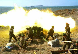 Thanh niên Triều Tiên ồ ạt nhập ngũ, biên giới rực lửa