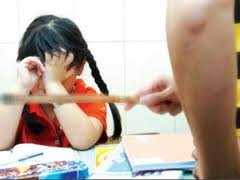 Viết sai dấu, học sinh bị thầy đánh bầm mông