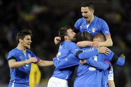 Ngùn ngụt lửa đại chiến, Italia-Brazil ngập siêu phẩm