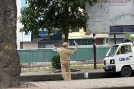 'Múa gậy' chặn xe vì chỉ tiêu: Cấp dưới hiểu không đúng