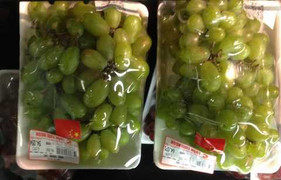 Nhân viên BigC dán cờ Trung Quốc lên hàng Việt?