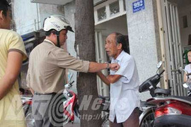 Xót thương cụ già 70 tuổi bị cướp sạch xấp vé số