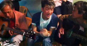 Mr Đàm tặng người hát rong 100 triệu?