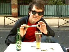 Mất mạng khi làm thí nghiệm bỏ kẹo mentos vào bia