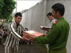 Cậu bé 'ngây ngô' phạm tội hiếp dâm