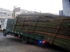 Kiểu dỡ hàng cực nhanh 'độc' chưa từng thấy