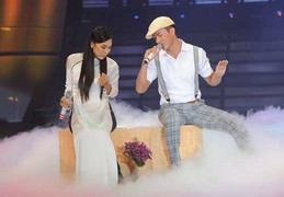 Clip: Cặp đôi hoàn hảo kém tài, hát Jazz ra Pop