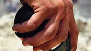 Đi trả thù thuê, bị mìn nổ thương vùng kín