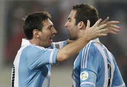 Messi-Higuain: Qua mặt Maradona và mưu đồ của MOU