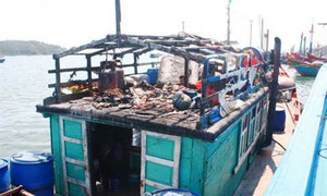 Tan hoang tàu cá Việt bị tàu Trung Quốc bắn