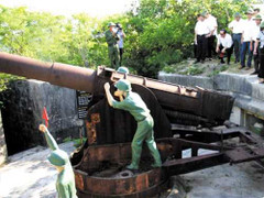 Khám phá pháo đài thần công trên đỉnh Cát Bà