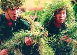 Bị Mỹ Lệ 'bật' trên sóng trực tiếp, giám khảo phản pháo