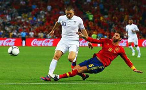 Pháp-TBN: 'Cuồng phong đỏ' đi qua giông bão