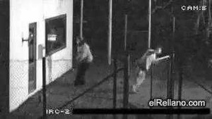 Camera ghi lại tai nạn ngớ ngẩn của 2 tên trộm đen đủi