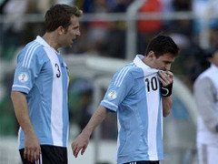 Messi ngộp thở, Argentina thoát hiểm trên 3000m