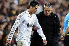 Mourinho về Chelsea: Mua Ronaldo, sắm 'đồ tể'