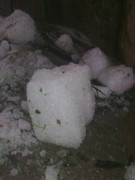 Mưa đá to như nắm tay lại ầm ầm dội xuống Lào Cai