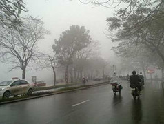 Cuối tuần miền Bắc mưa rải rác