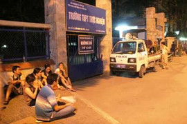 Tuyển sinh Hà Nội 2013: Hết cảnh thức đêm, xếp hàng