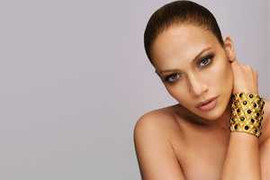 Jennifer Lopez bị mắng ngu xuẩn