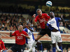 Hơn Man City 15 điểm, MU vẫn kém đối thủ điều gì?