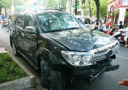 Xe ‘điên’ đại náo trung tâm Sài Gòn