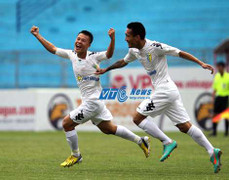 Văn Quyết lập cú đúp, HN T&T đánh tennis với Đồng Nai