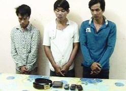 Giả danh cảnh sát hình sự trấn lột gái mại dâm