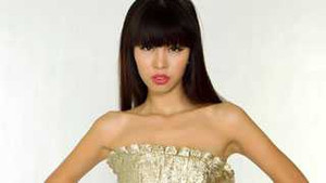 Siêu mẫu Hà Anh thời đi học bị trêu dở hơi