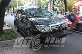 Clip: Xe 'điên' mất lái, gây náo loạn trung tâm TP.HCM