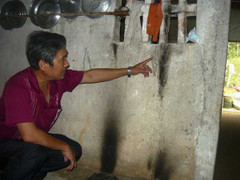 Video: Đồ vật trong nhà tự bốc cháy đùng đùng ở Nghệ An