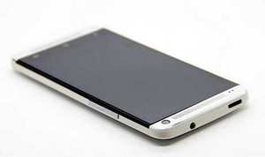 Cận cảnh HTC One 'nhái' giá dưới 4 triệu