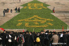 Rộ mốt viếng mộ qua điện thoại dịp Tết Thanh minh