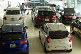 Phí giảm, xe cũ lẫn mới đều đắt hàng