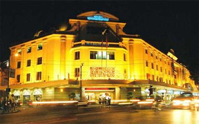 Cửa nào cho 'canh bạc' Tràng Tiền của bố chồng Hà Tăng?