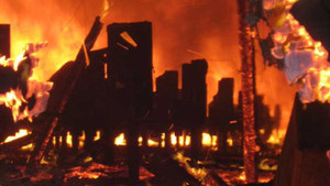 Clip: Nhà văn hóa trung tâm Quảng Bình bốc cháy dữ dội