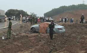 Clip: Nổ súng diệt đối tượng đi Lexus mang ma túy khủng