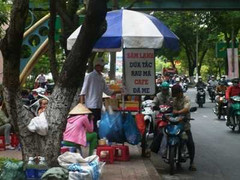 Sài Gòn nắng thiêu đốt: Hàng giải nhiệt 'phát sốt'