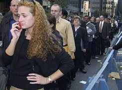 Triệu phú Mỹ ùn ùn xếp hàng xin trợ cấp thất nghiệp