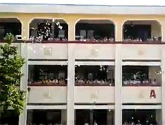 Hàng trăm học sinh xé đề cương Sử xôn xao dân mạng