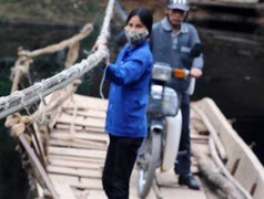 Tới chốn 'đu dây đẩy thuyền' vượt sông ở Thủ đô